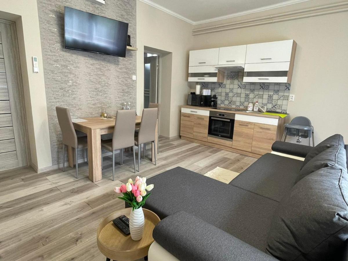 Tulipan Apartman Makó Exterior foto
